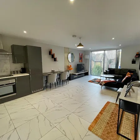 Hermès Suite- By One Leeds Road * Bradford (West Yorkshire)