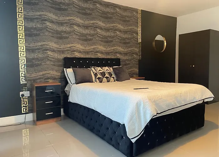 Hermes Suite- By One Leeds Road Apartment *